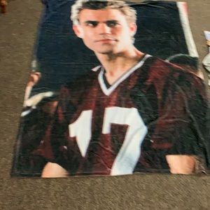 Vampire Diaries massive soft blanket